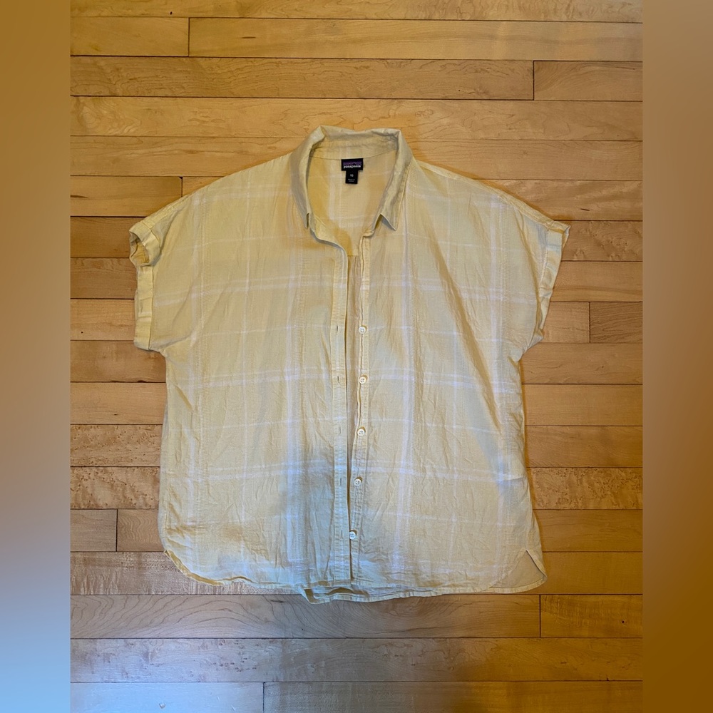 Patagonia button down short sleeve shirt